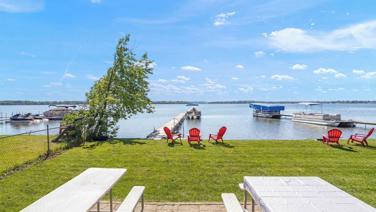 Shelbyville House | Whispering Waters - Lakefront/Dock/Boat Rentals