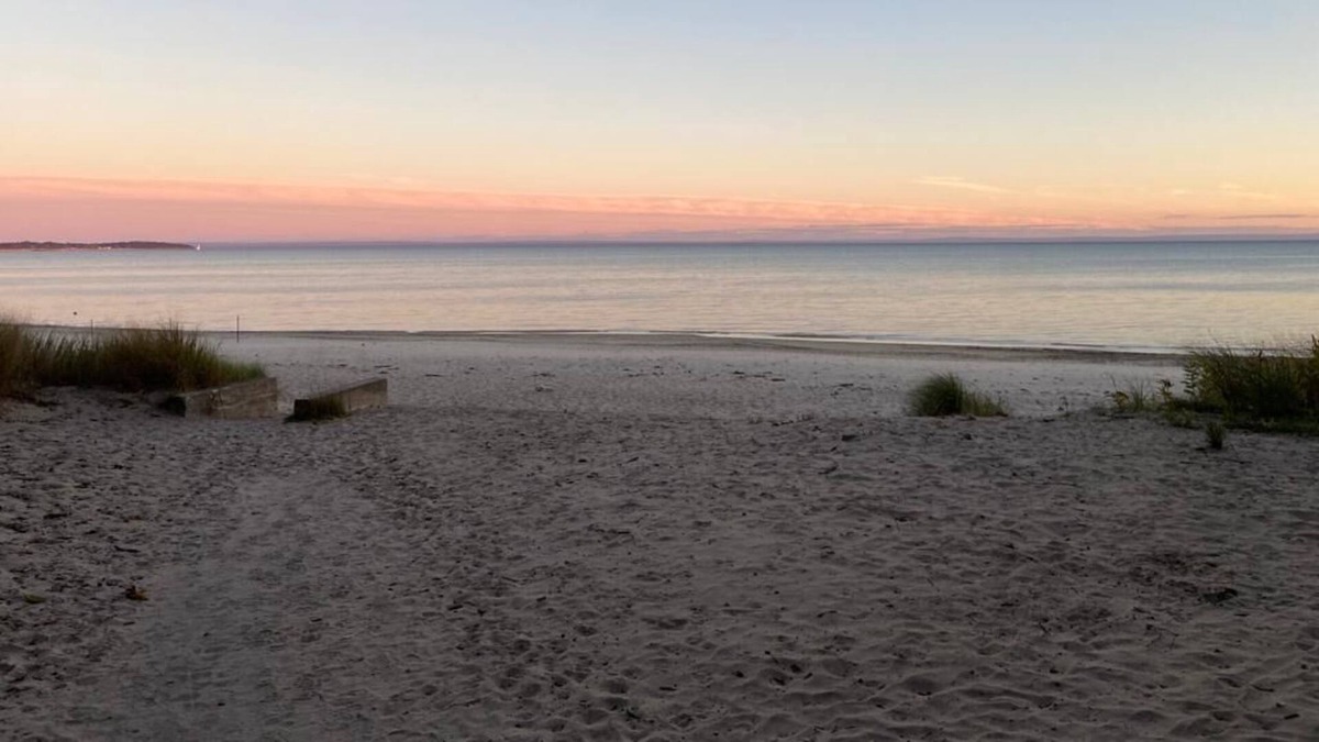 Port Colborne Cottage | Whispering Willows Cottage - 5 Min Walk from Cedar Bay Beach!