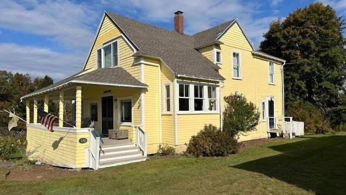 Mid-Coast and Islands House | Whispering Winds Cottage, Offering Ocean views & Resort Amenities, 5 BR/2 Bath