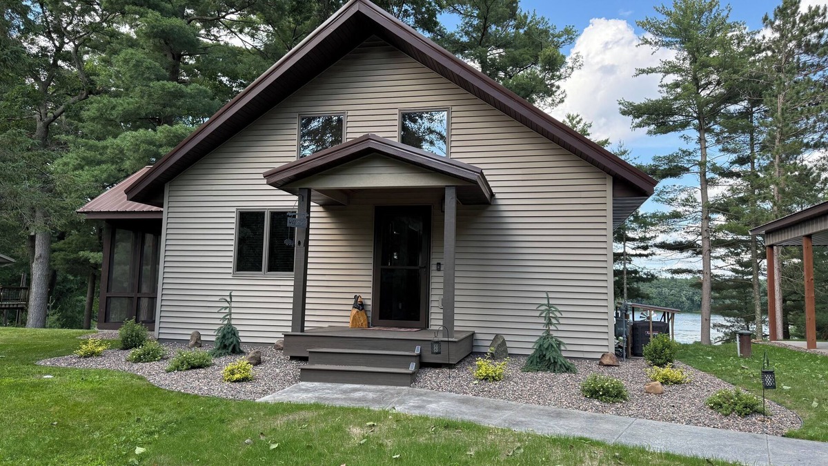 Chetek Cabin | WhistleHaven A cozy lakeside 3-bedroom, 2 bathroom cabin on Prairie Lake, Chetek