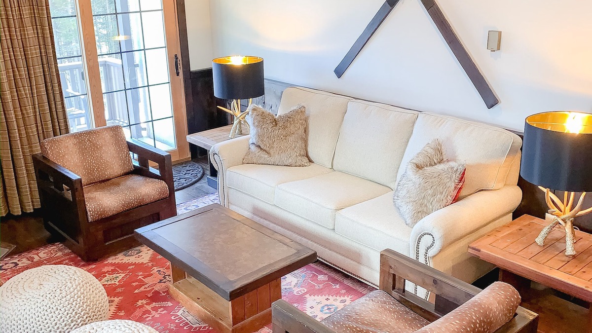 Snowshoe Condo | Whistlepunk #4 - Complete Renovation, Truly Slopeside, Near 2 Lifts & Village