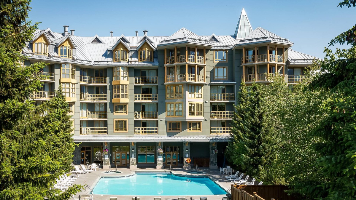 Village North Hotel | Whistler Cascade Lodge