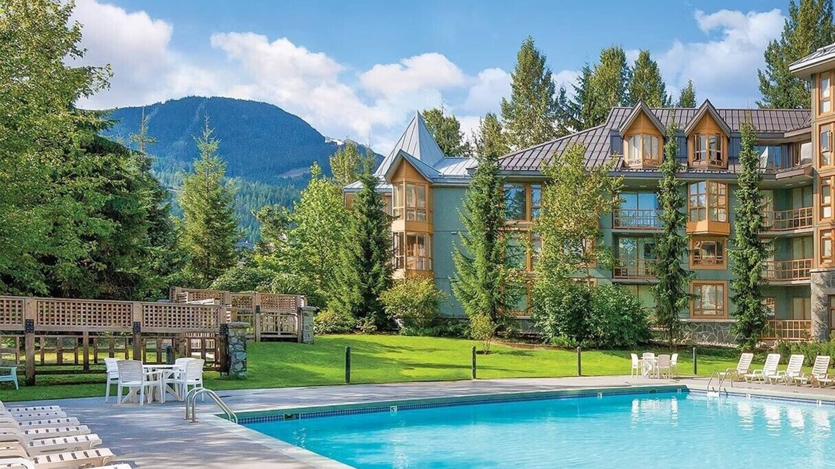 Village North Resort | Whistler Cascade Lodge Resort with A Full Kitchen