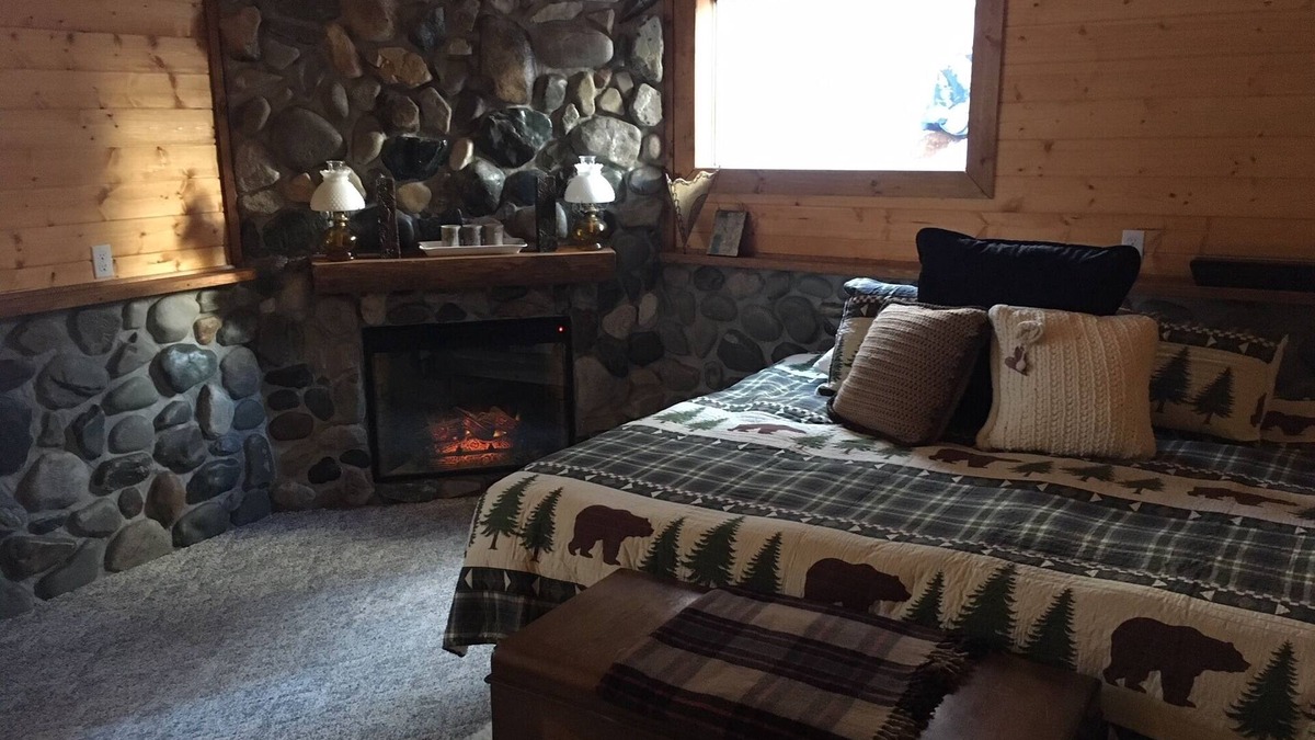 Sunshine Valley Apartment | Whistler style in the Sunshine Valley.
