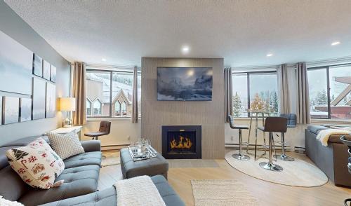 Whistler Village Apartment | Whistler village central stay!