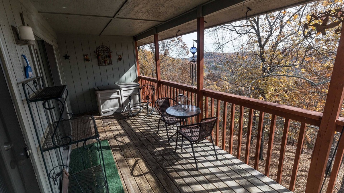 Notch Estates Condo | Whistle’s Echo | Sweeping Ozark Views, 5 Mins to SDC