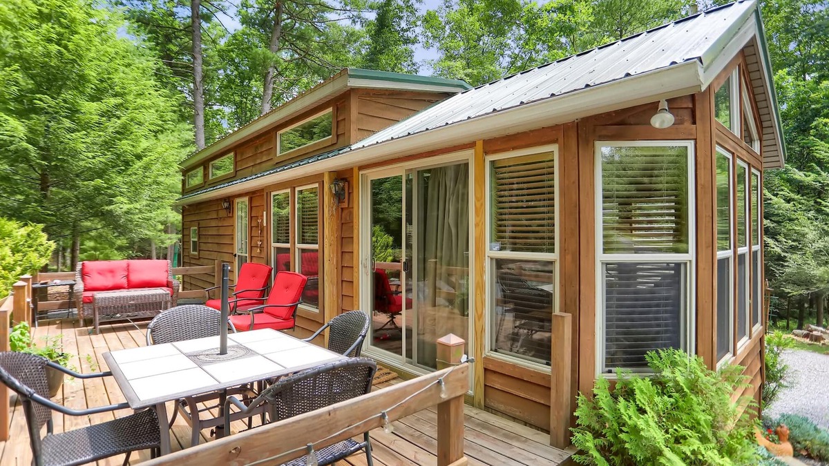 Todd Cabin | Whistling Lumberjack, Aunt Susie's Raystown Lake