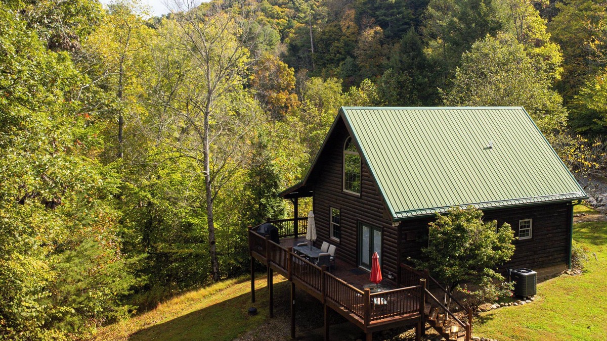 Bristol Cabin | Whistling Timbers Cabin, <1 mile from S. Holston River/Dam, pet-friendly w/fee