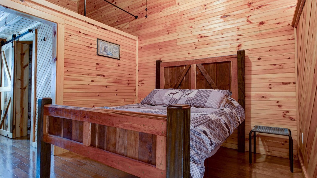 Pine Ridge House | Whistling Wind Cabin Unit 3 in RRG