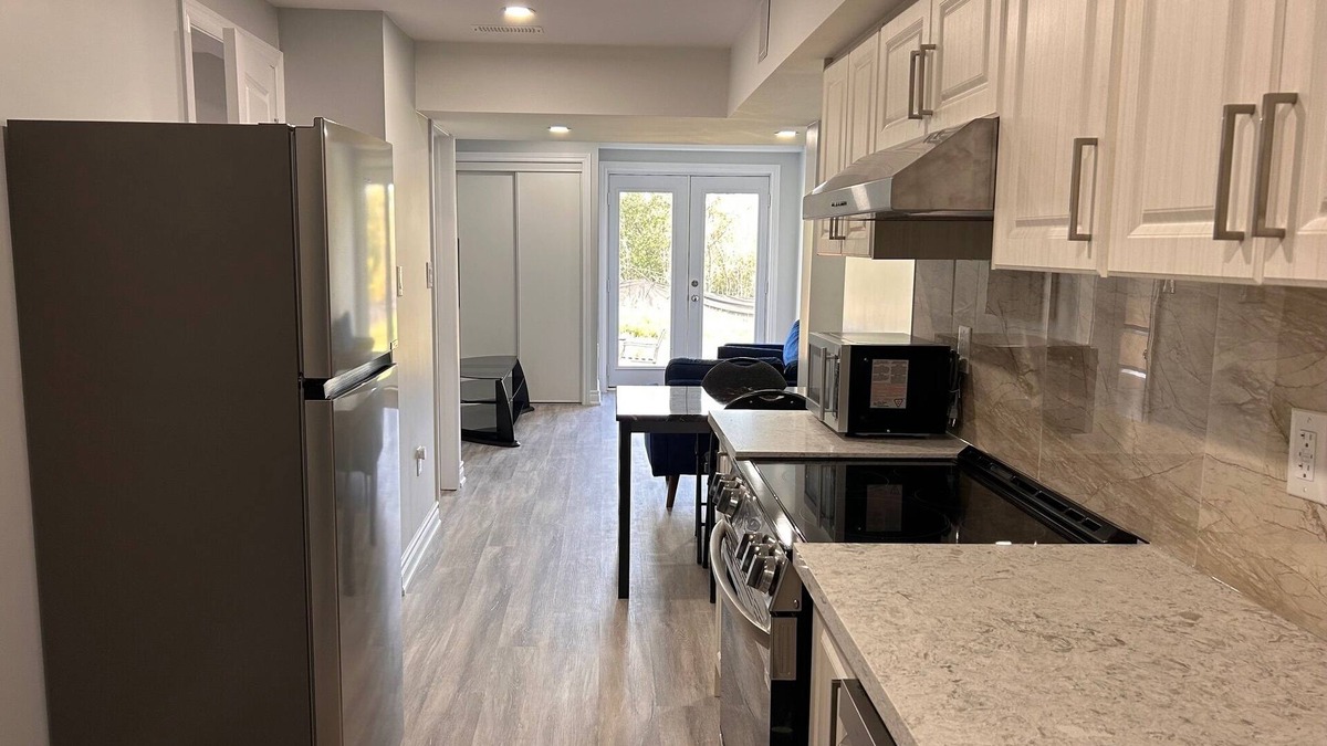 Whitby House | Whitby Gateway - 2BR 3BD 2WR Kitchen Laundry