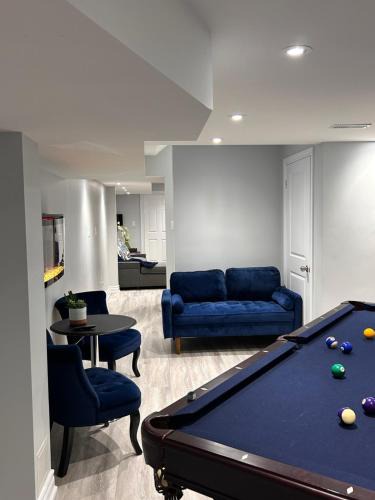 Whitby House | Whitby Hideout - 3BR, 5BD, 3WR, Pool Table, Sauna