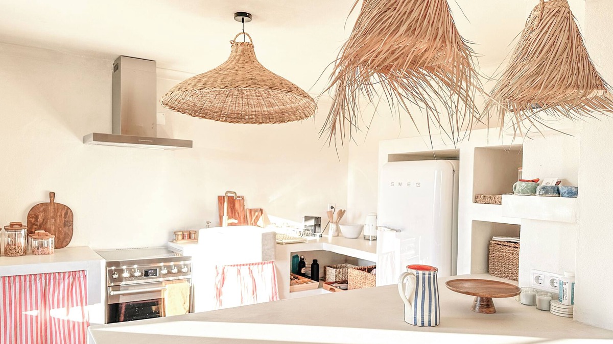 Aljezur Cottage | White Beach Hut Aljezur - stylish home, pet-friendly