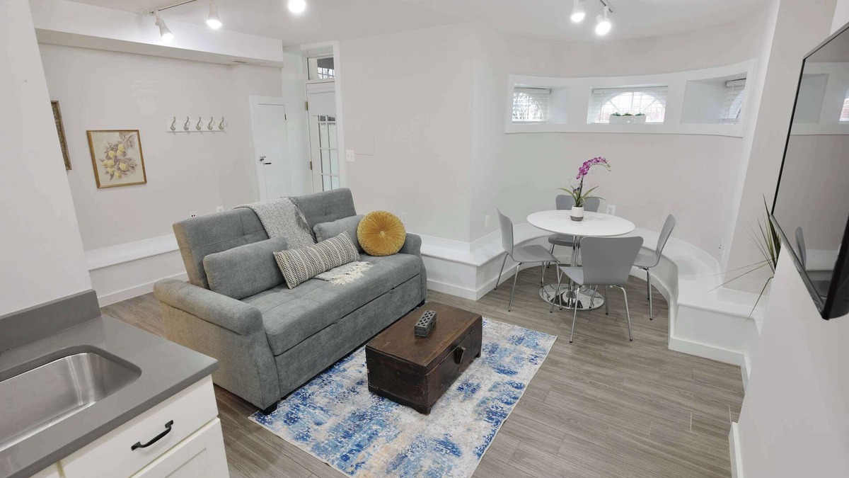 Shaw Apartment | White Brick Retreat - Shaw