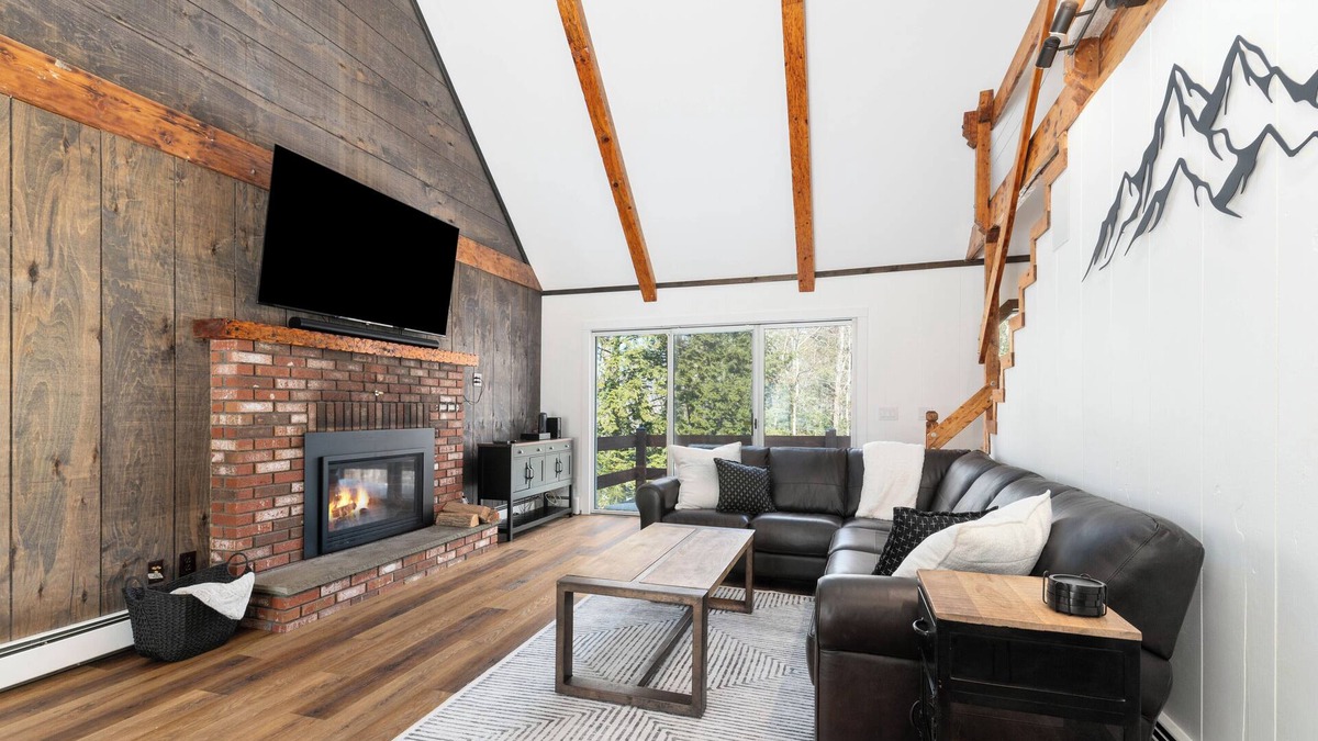 North Conway Ski Chalet | White Cap Cabin-Dog Friendly Chalet in N. Conway!