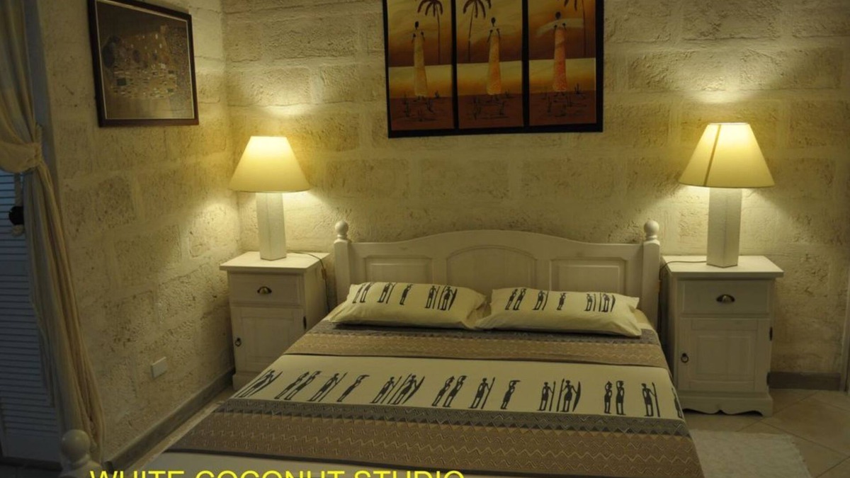Silver Sands Apartment | White Coconut Studio at Blue Ocean Cottage in Silver Sands
