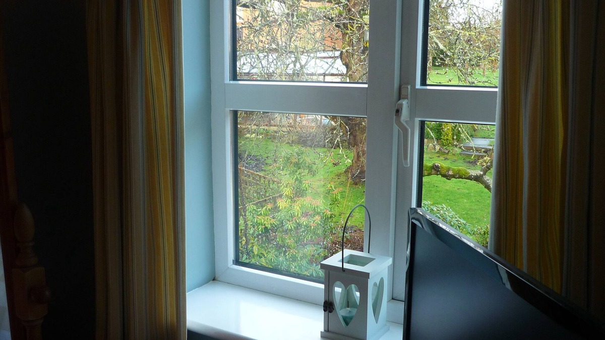 Wolverhampton Bed & Breakfast | White Cottage
