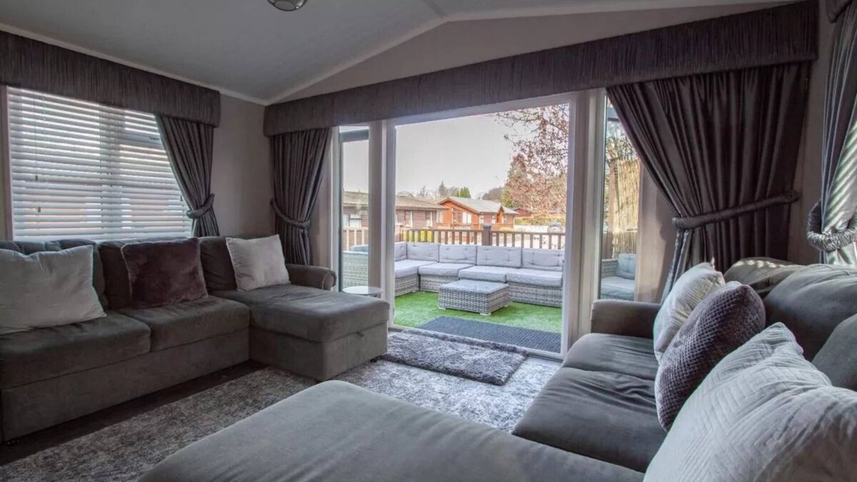 Troutbeck Bridge Cabin | White Cross Bay Holiday Park, Troutbeck bridge. A591