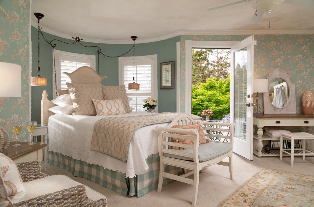 Historic Downtown Manteo Bed & Breakfast | White Doe Inn Bed & Breakfast