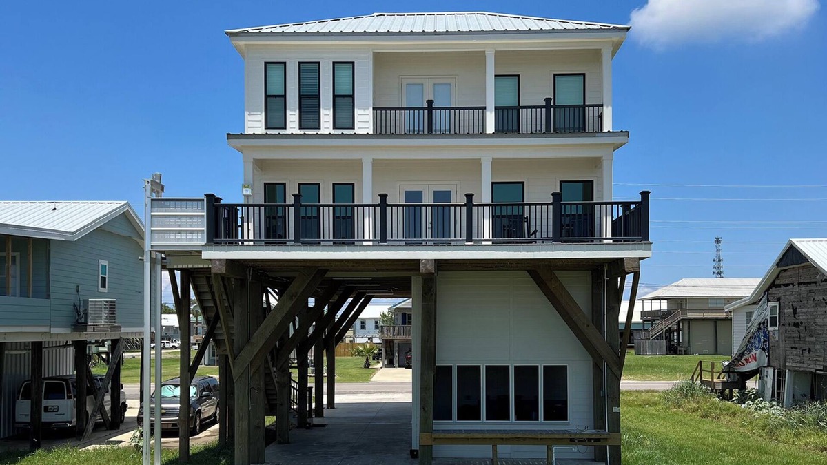 Grand Isle House | White Dolphin - Beachfront - Island Realty