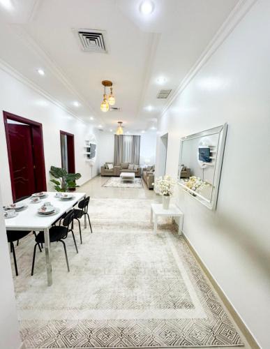 Al Jahra Apartment | White Flower