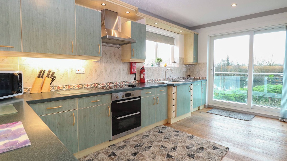 Horning Cottage | White Gables