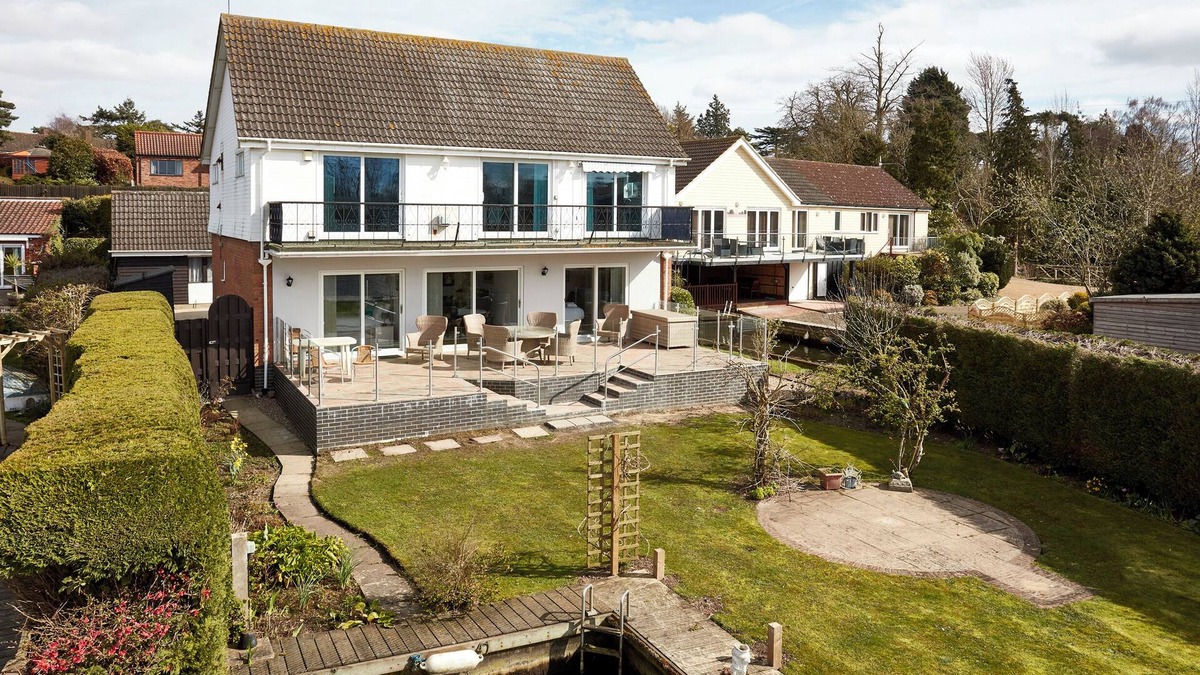 Horning House | WHITE GABLES, pet friendly, character holiday cottage in Horning