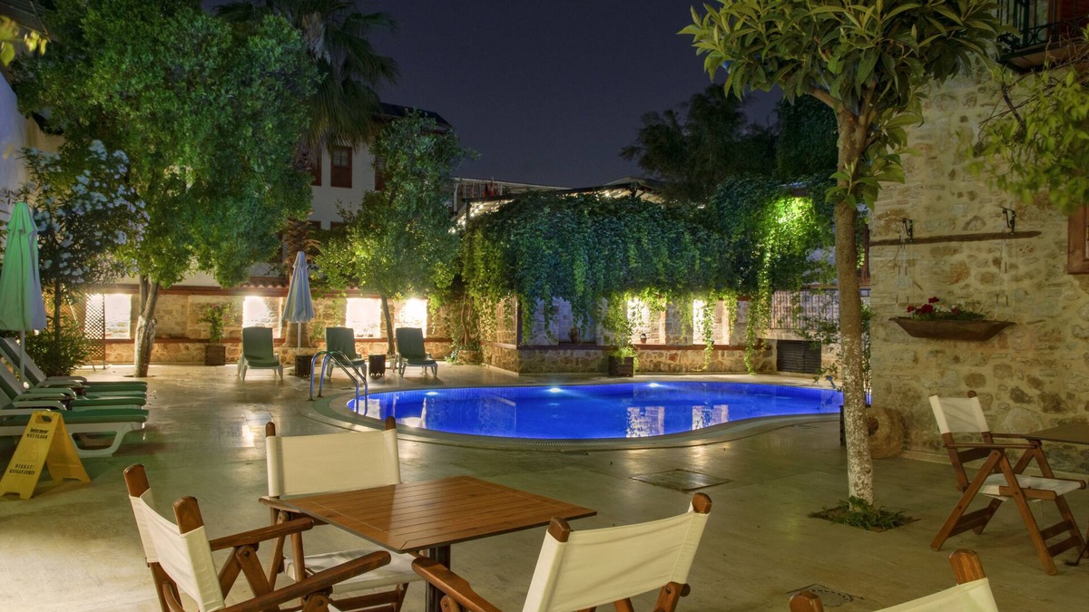 Kaleici Hotel | White Garden Hotel