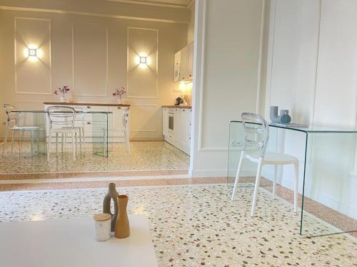 Piraeus Apartment | White Gem of Piraeus