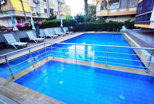 Mahmutlar Apartment | White gold