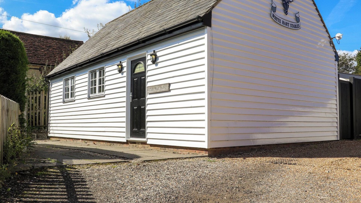 Battle Cottage | WHITE HART STABLES, pet friendly, with a garden in Catsfield