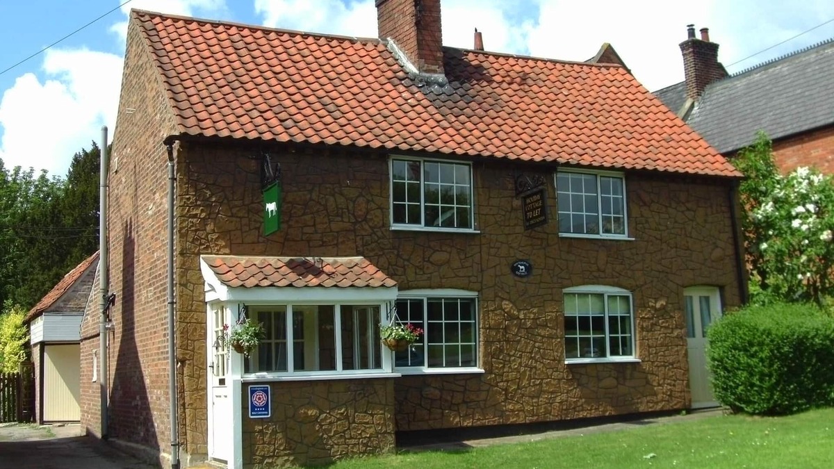 Kneesall House | White Horse Cottage with Sauna