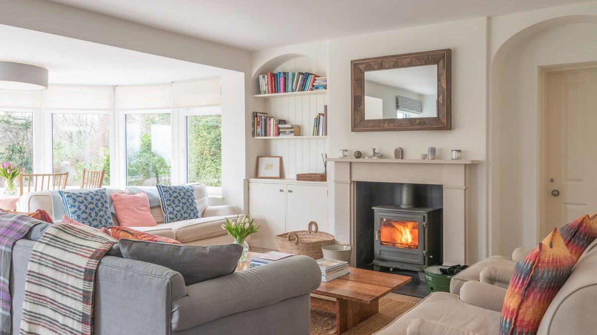 Salcombe Cottage | White Horses - a large dog friendly home overlooking South and North Sands beaches in Salcombe