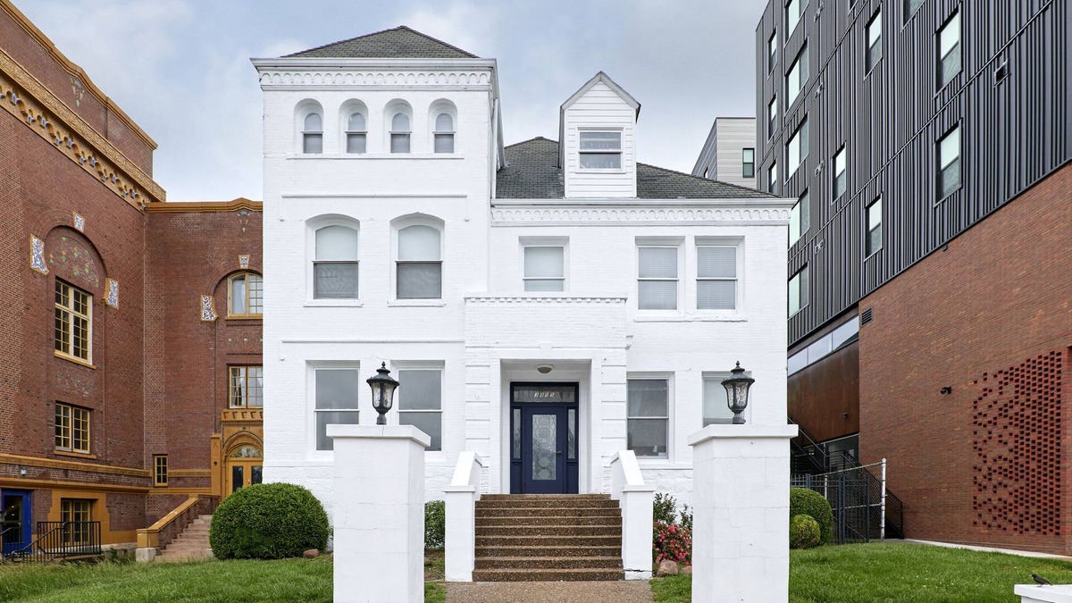 Grand Center Apartment | White House at Grand Central