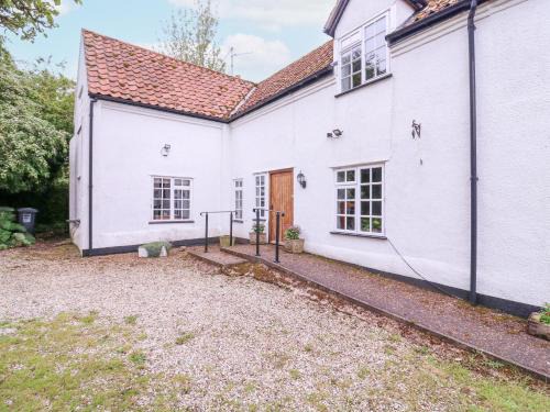Little Snoring House | White House Cottage