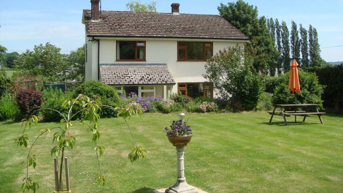 New Radnor House | White House Cottage in Presteigne