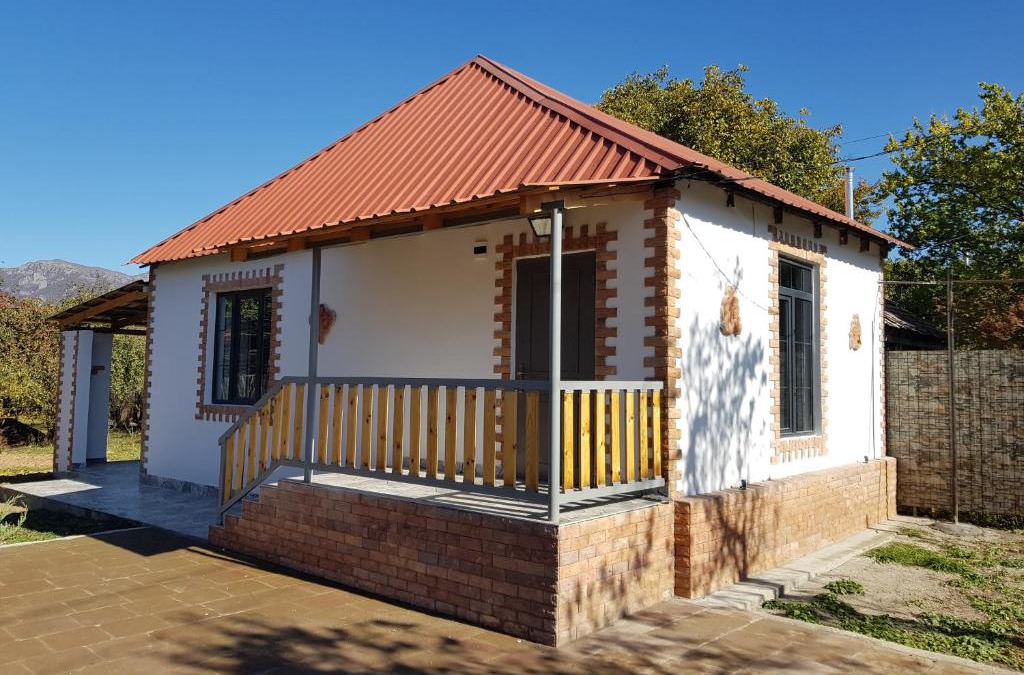 Dsegh House | White house Dsegh