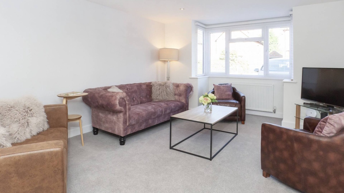 Huntington Apartment | White House Luxury Apartments- Apartment A