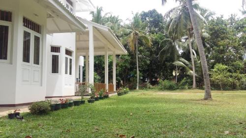 Narangodapaluwa House | White House - Orange Hill Avenue