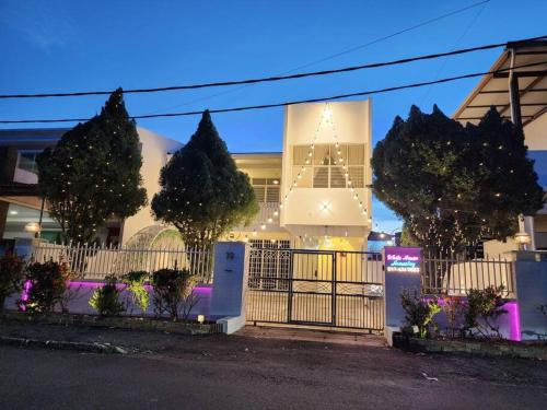Taman Tanjung House | White House Semi D 6Room 12Pax