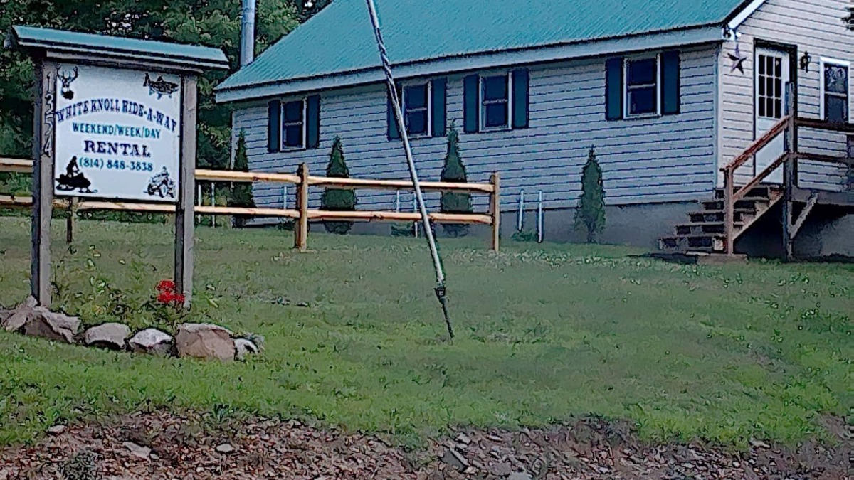 Mills House | White Knoll Hideaway, warm cozy cabin on top of mountain on a quiet dirt road