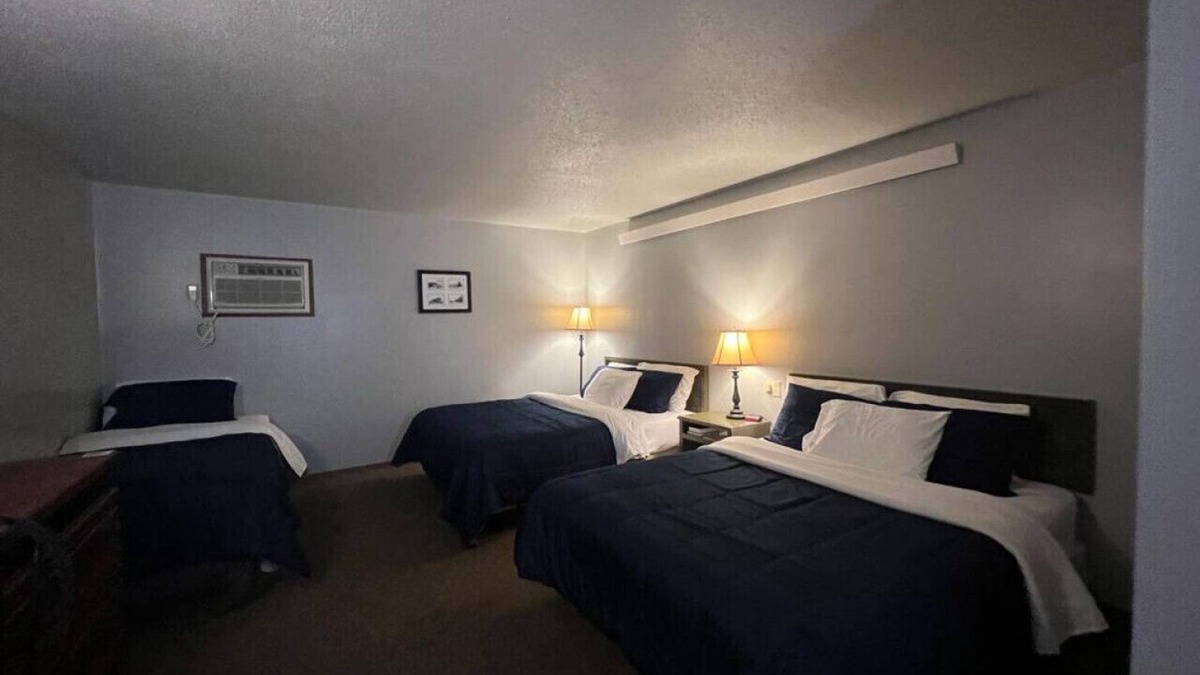 White Lake Cabin | White Lake Lodge - Family Room - Room 1 - Sleeps 5