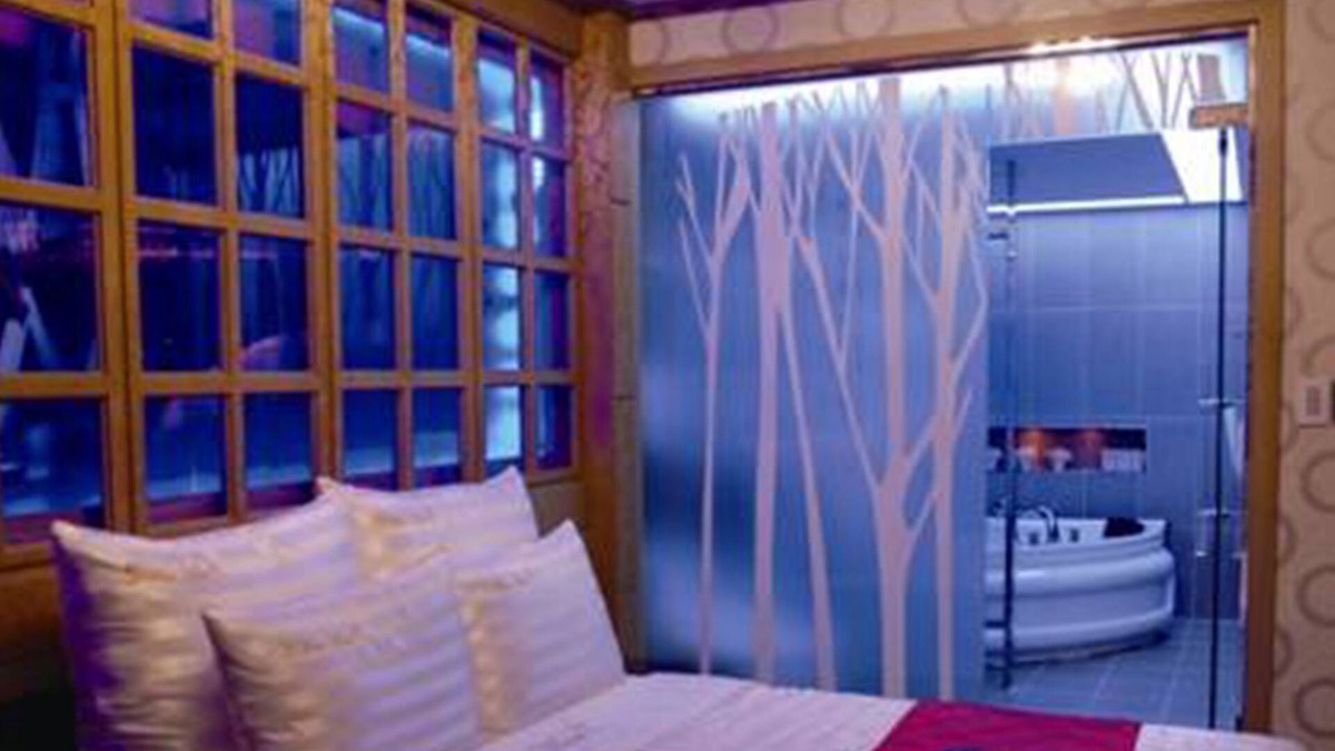 Okpo-dong Hotel | White Motel