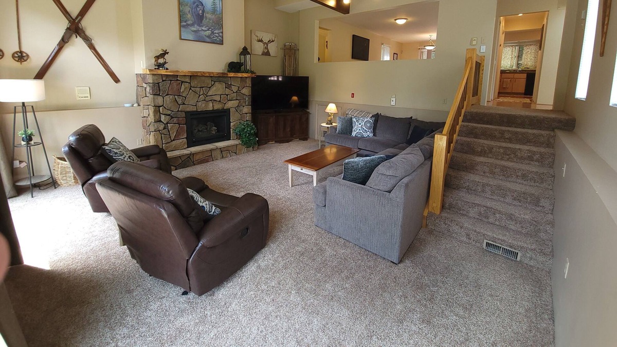 Campton House | White Mountain 5 Bedroom+ House featuring 2 Master Suites