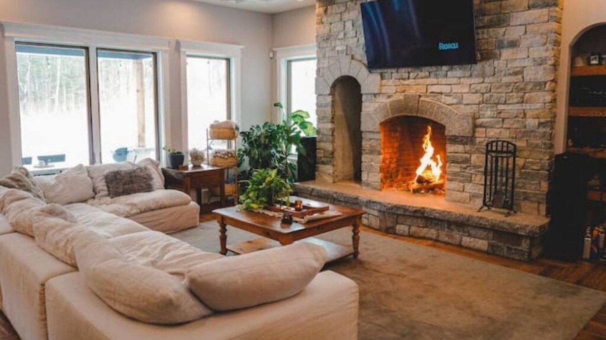 Center Conway House | White Mountain Mansion -Secluded property, PETS OK, THEATRE ROOM, GAME ROOM, GYM