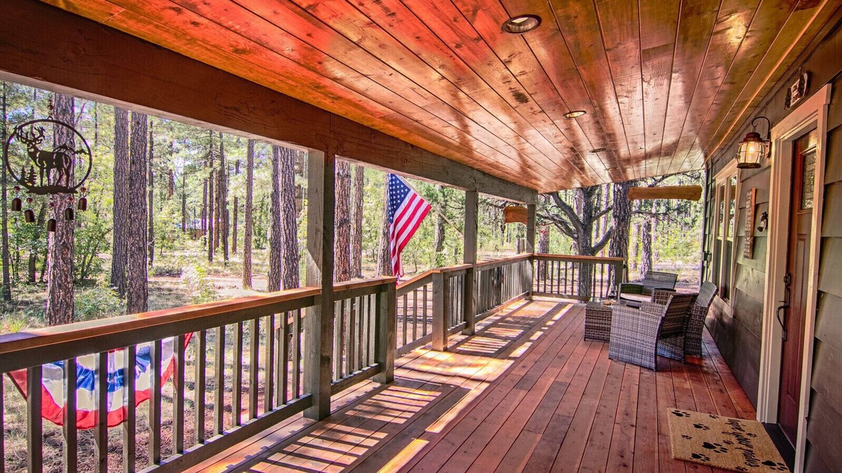 Pinetop-Lakeside Cabin | White Mountain Retreat w/Hot Tub!