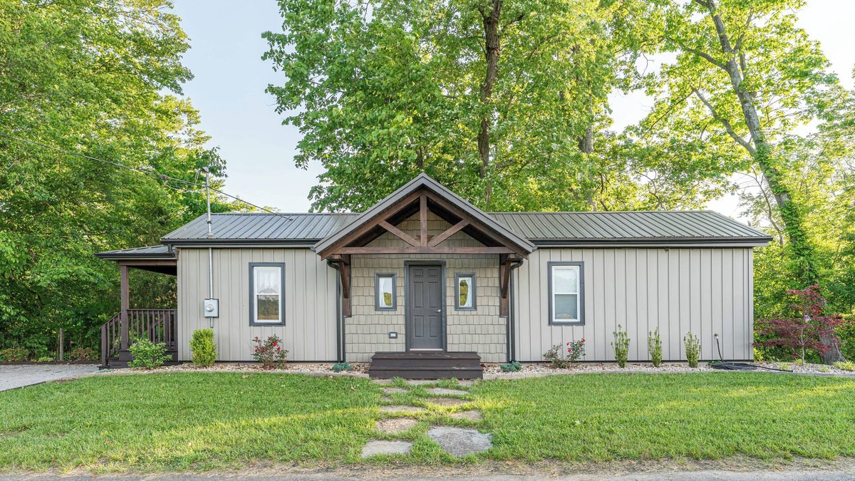 Buford House | White Oak Cottage Sleeps 4