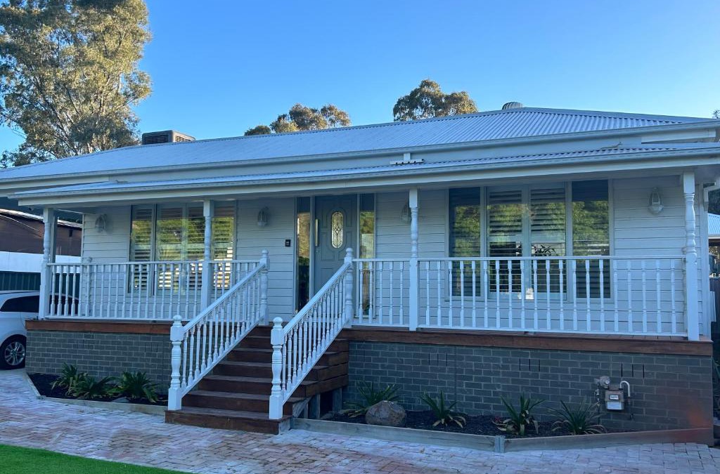 Heathcote House | White on Wright
