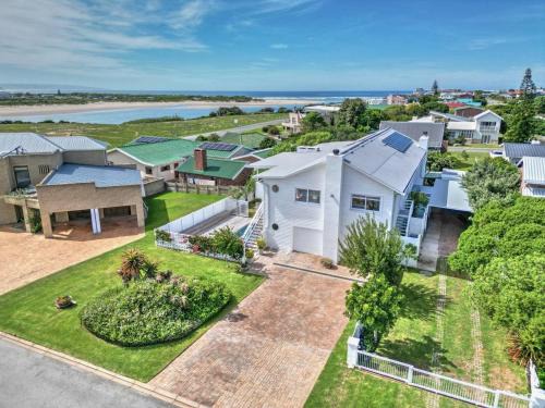 Still Bay House | White Penguin