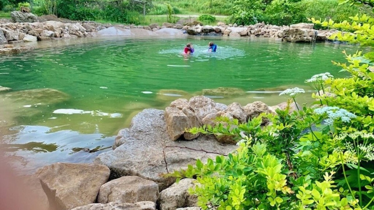 Lansing Cabin | White Pine Cabin With Swimming Pond & Hot Tub Jacuzzi