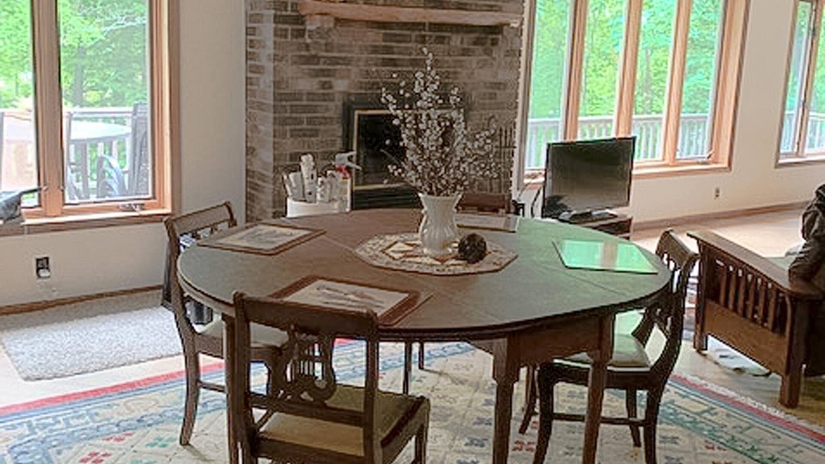 Cass Lake House | White Pine Lodge- secluded lakehome on 40 acres, click pic for Fall deals